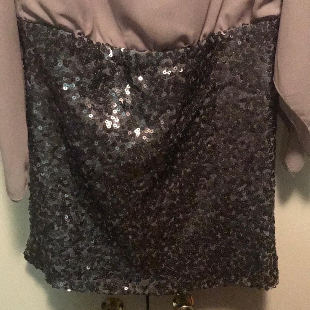 SEXY OPEN BACK COCKTAIL DRESS W/ SEQUIN BOTTOM - Picture 4 of 6